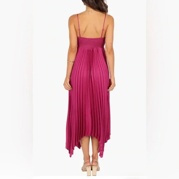 New Petal &‎ Pup Pleated Sleeveless Satin Maxi Dress - Picture 4 of 11